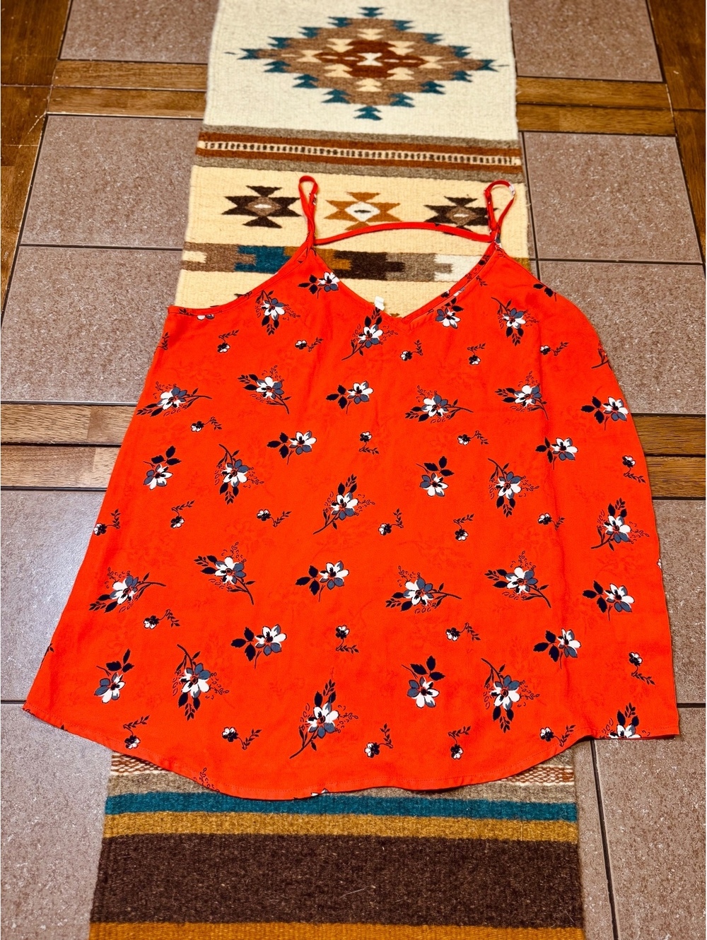 Maurice’s size large floral red tank